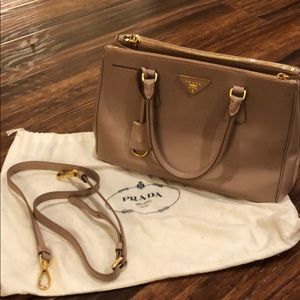 ❤️Galleria Tote Cipria Calfskin Leather Satchel❤️
